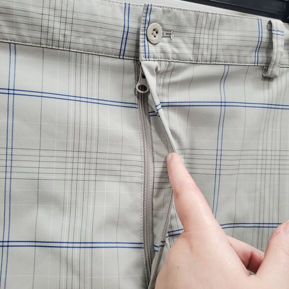 NikeGolf Nike Golf Men Big & Tall Light Gray Blue Plaid 12" Flat Front Short 40 - Picture 3 of 8